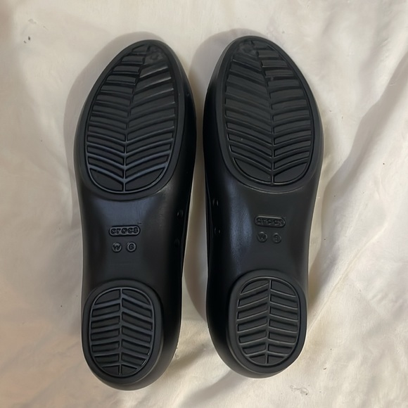 CROCS women's black slip-on ballet flats size 6 - Picture 3 of 4